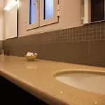 La Casa Bianca Skineas